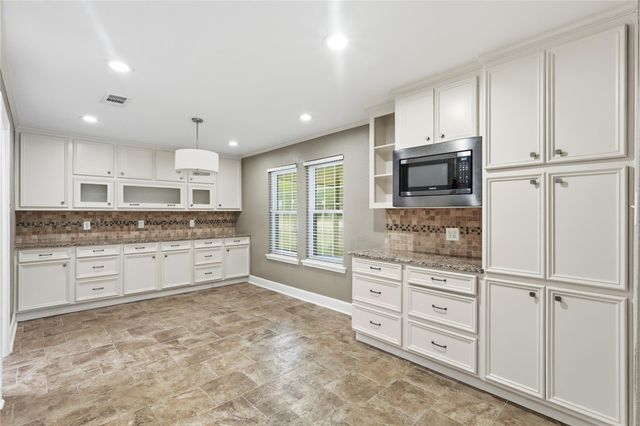 1914 Southwood Drive, Woodbranch, TX 77357