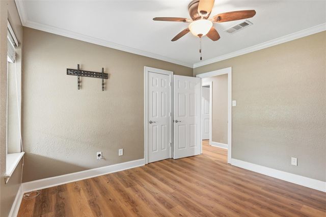 1914 Southwood Drive, Woodbranch, TX 77357