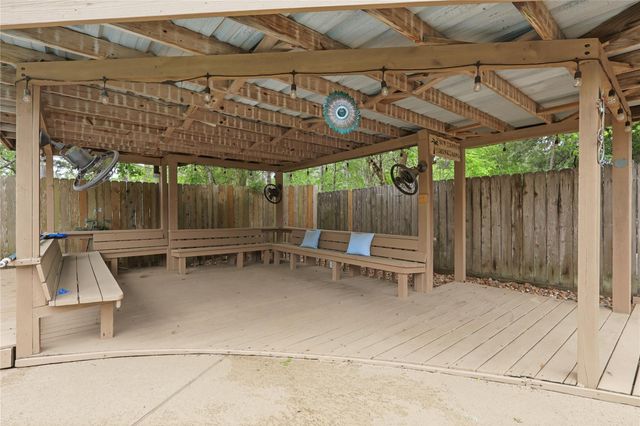 1914 Southwood Drive, Woodbranch, TX 77357