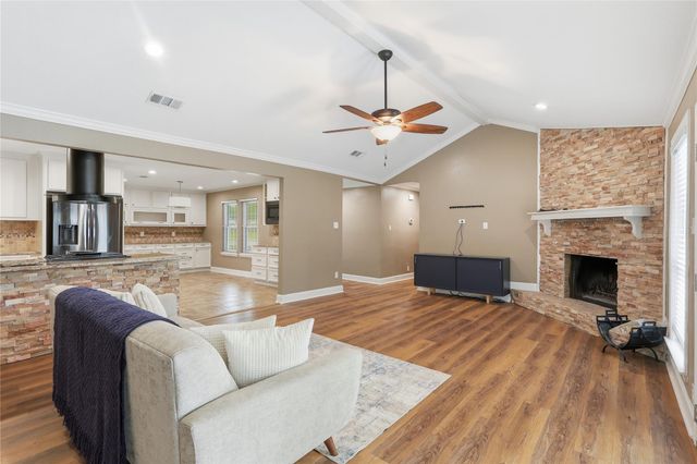 1914 Southwood Drive, Woodbranch, TX 77357