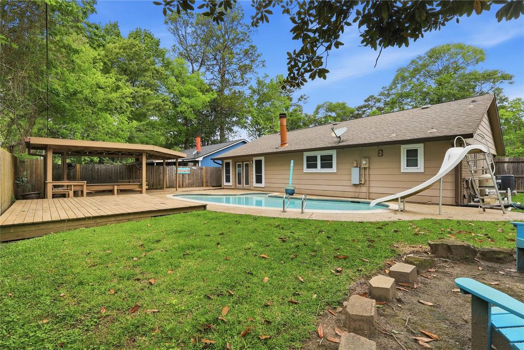 1914 Southwood Drive, Woodbranch, TX 77357