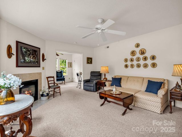1901 Deermouse Way, Hendersonville, NC 28792