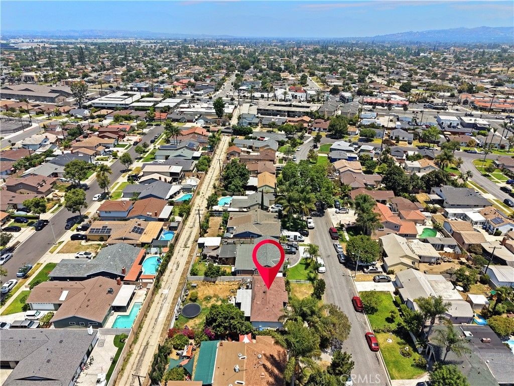 Image 9 of property listing at 9049 Lemoran Avenue, Downey, CA 90240