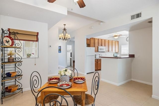512 7th Square 101, Vero Beach, FL 32962