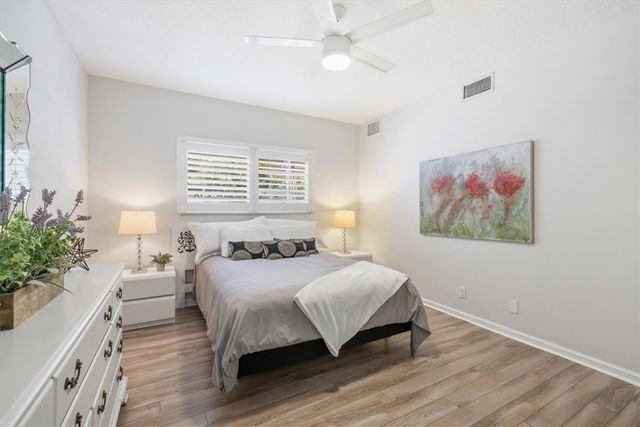 512 7th Square 101, Vero Beach, FL 32962