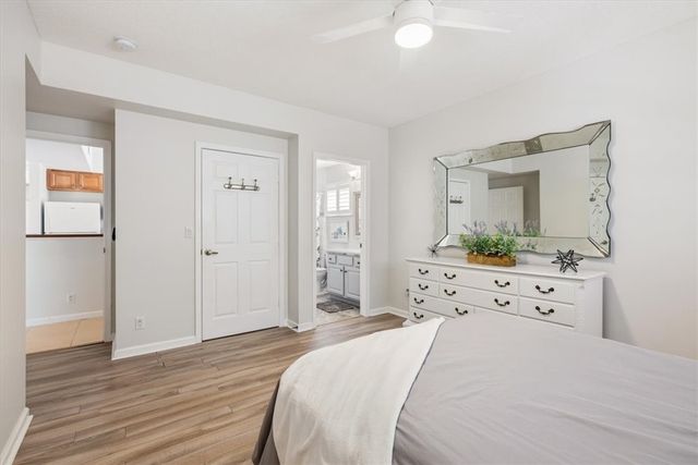 512 7th Square 101, Vero Beach, FL 32962