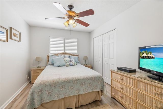 512 7th Square 101, Vero Beach, FL 32962