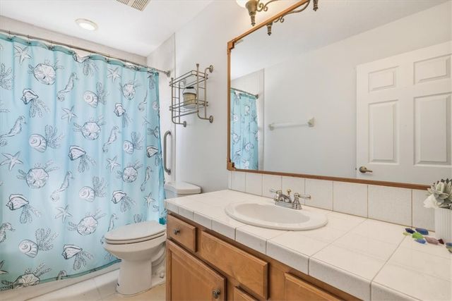 512 7th Square 101, Vero Beach, FL 32962