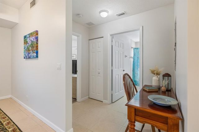 512 7th Square 101, Vero Beach, FL 32962