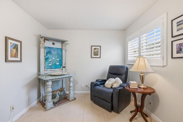 512 7th Square 101, Vero Beach, FL 32962