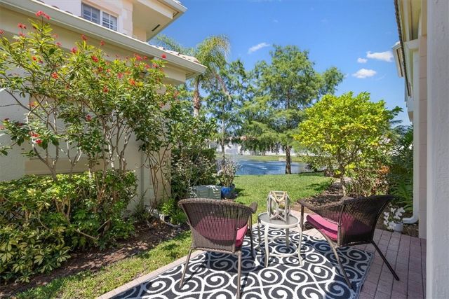 512 7th Square 101, Vero Beach, FL 32962