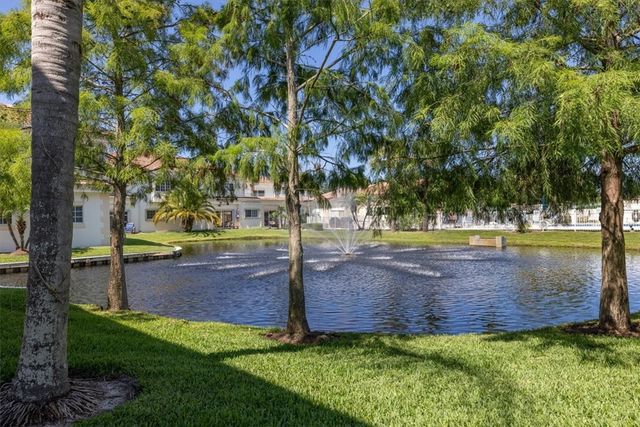 512 7th Square 101, Vero Beach, FL 32962