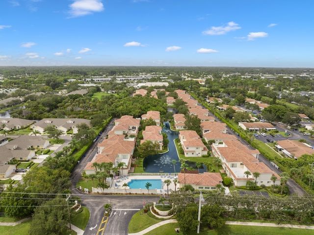 512 7th Square 101, Vero Beach, FL 32962