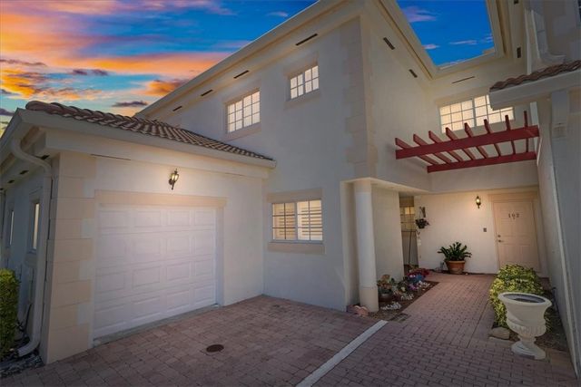 512 7th Square 101, Vero Beach, FL 32962