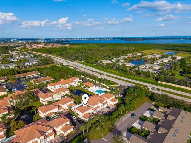 512 7th Square 101, Vero Beach, FL 32962