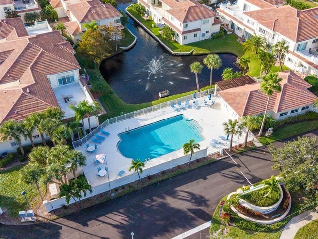 512 7th Square 101, Vero Beach, FL 32962