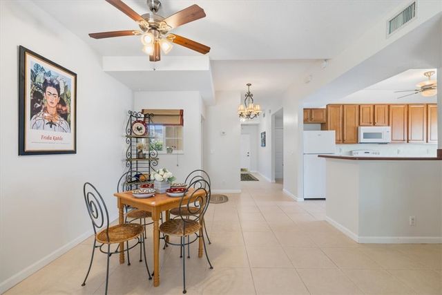 512 7th Square 101, Vero Beach, FL 32962