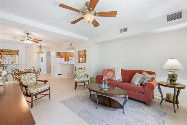 512 7th Square 101, Vero Beach, FL 32962