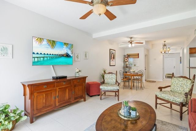 512 7th Square 101, Vero Beach, FL 32962