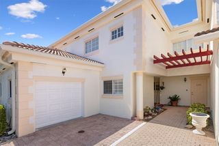 512 7th Square 101, Vero Beach, FL 32962