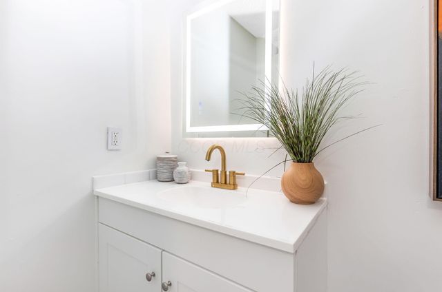 3747 Christie Road W, Columbus, OH 43207