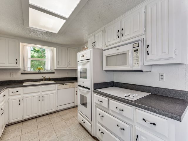 1608 Mayflower Drive, Carrollton, TX 75007