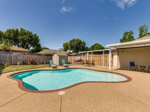 1608 Mayflower Drive, Carrollton, TX 75007