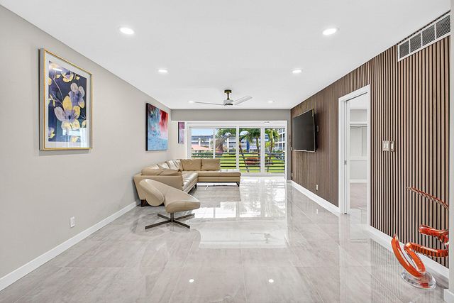 3351 Spanish Trail 212, Delray Beach, FL 33483