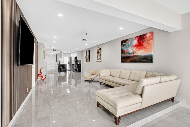 3351 Spanish Trail 212, Delray Beach, FL 33483