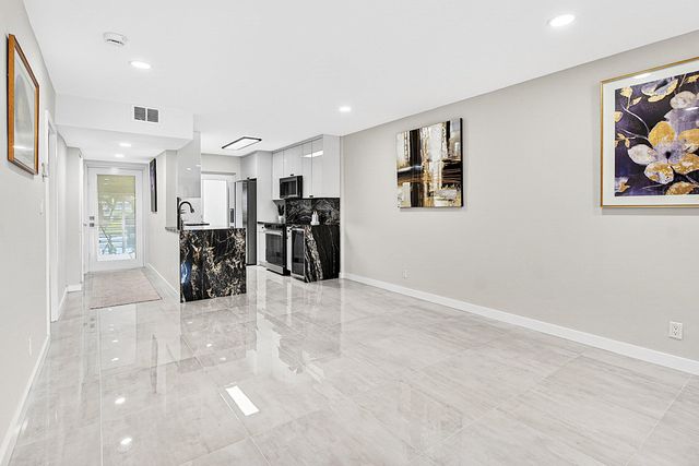 3351 Spanish Trail 212, Delray Beach, FL 33483