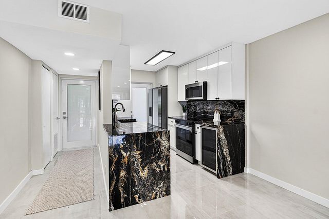 3351 Spanish Trail 212, Delray Beach, FL 33483