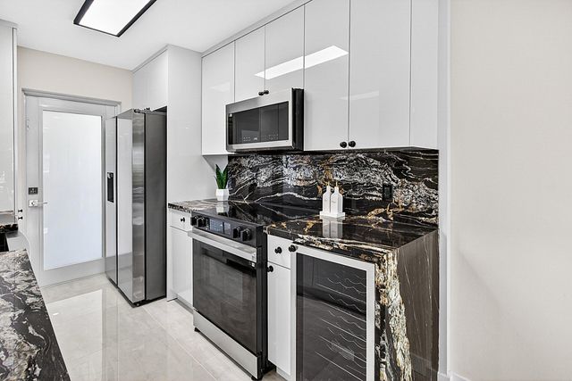 3351 Spanish Trail 212, Delray Beach, FL 33483