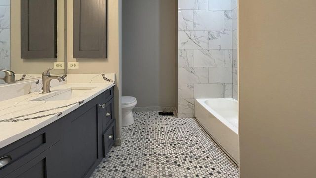 2350 W GEORGE Street 2350, Chicago, IL 60618