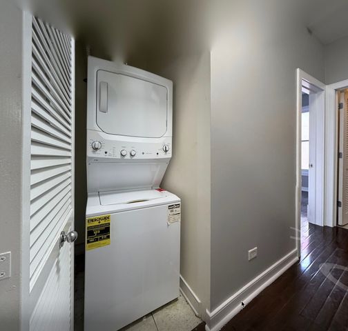 2350 W GEORGE Street 2350, Chicago, IL 60618