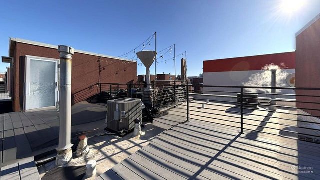 2350 W GEORGE Street 2350, Chicago, IL 60618