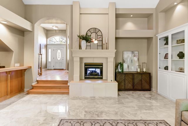 361 Canyon Falls Dr, Folsom, CA 95630
