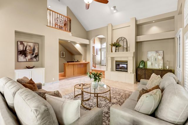 361 Canyon Falls Dr, Folsom, CA 95630