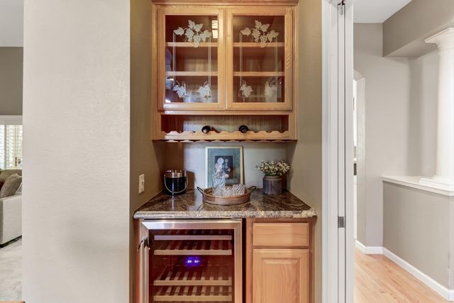 361 Canyon Falls Dr, Folsom, CA 95630