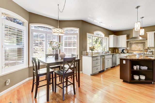 361 Canyon Falls Dr, Folsom, CA 95630