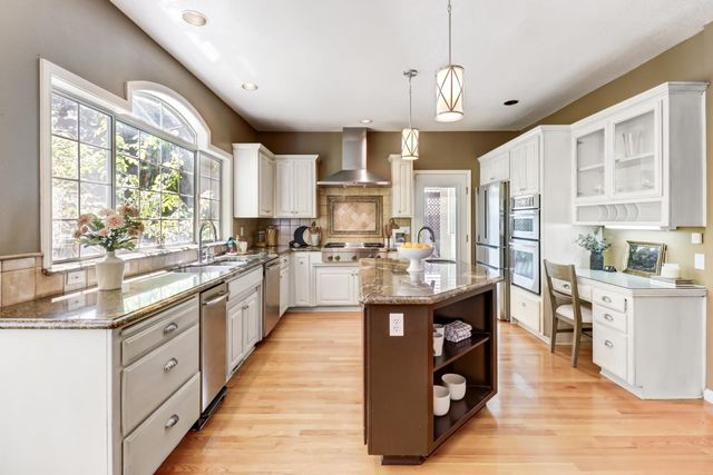 361 Canyon Falls Dr, Folsom, CA 95630