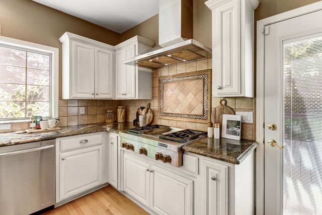 361 Canyon Falls Dr, Folsom, CA 95630