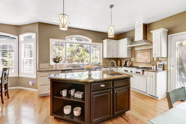 361 Canyon Falls Dr, Folsom, CA 95630