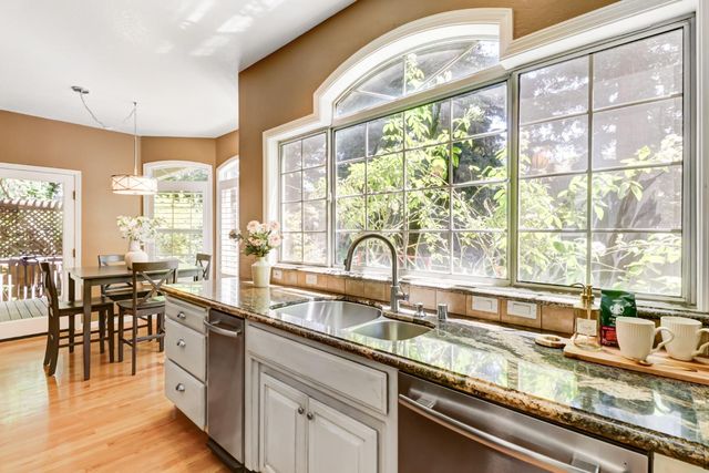 361 Canyon Falls Dr, Folsom, CA 95630