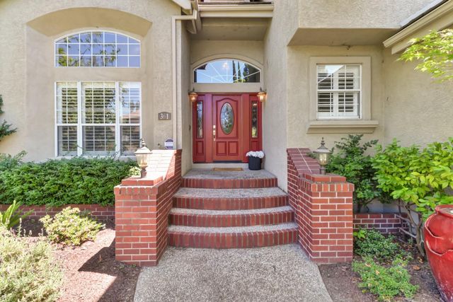 361 Canyon Falls Dr, Folsom, CA 95630