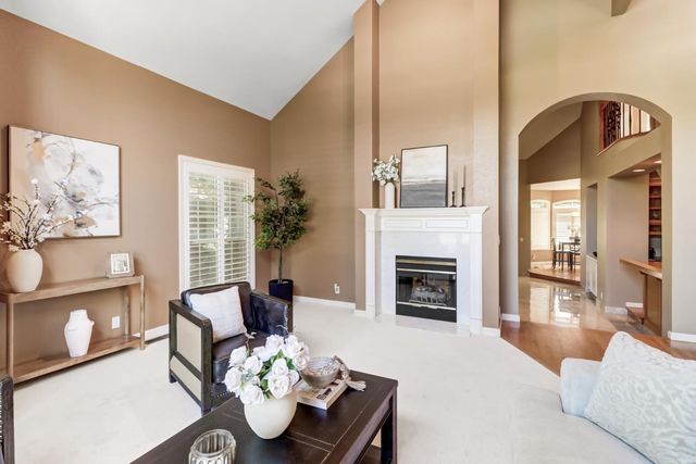 361 Canyon Falls Dr, Folsom, CA 95630