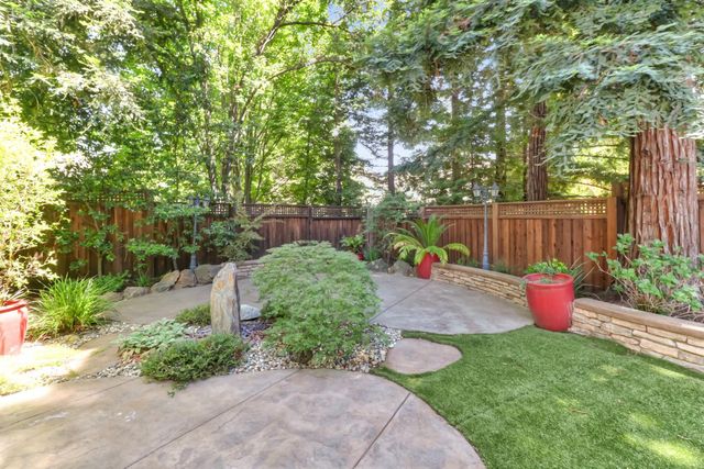 361 Canyon Falls Dr, Folsom, CA 95630