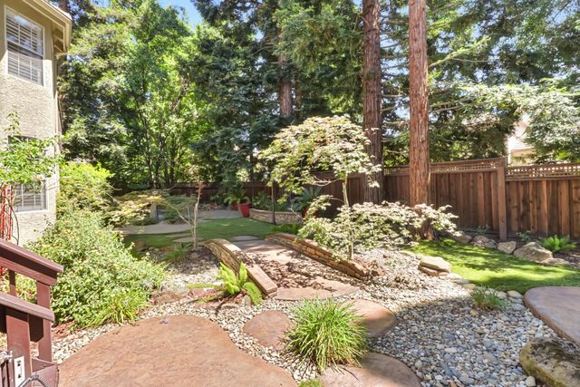 361 Canyon Falls Dr, Folsom, CA 95630
