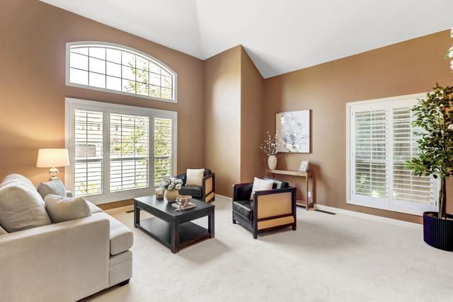 361 Canyon Falls Dr, Folsom, CA 95630