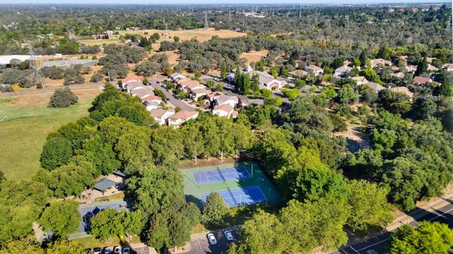 361 Canyon Falls Dr, Folsom, CA 95630