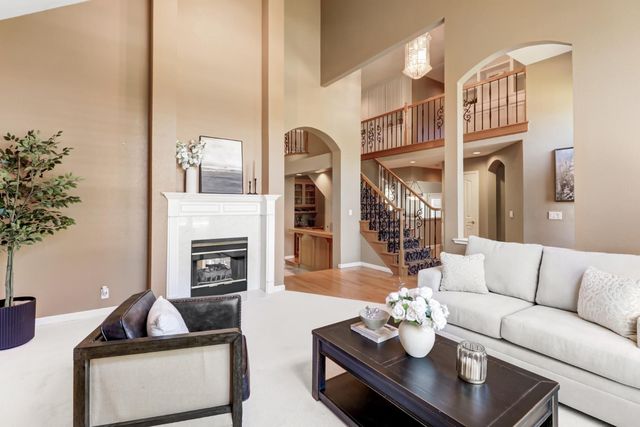 361 Canyon Falls Dr, Folsom, CA 95630